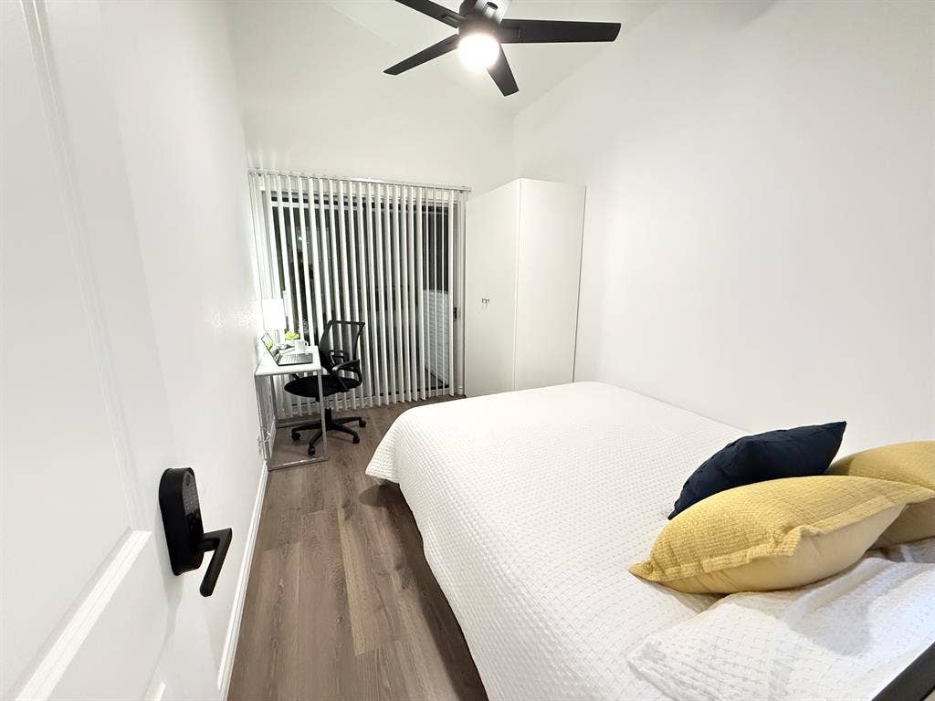 Private Room in Clean Serene House