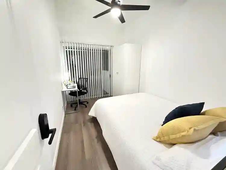 Private Room in Clean Serene House