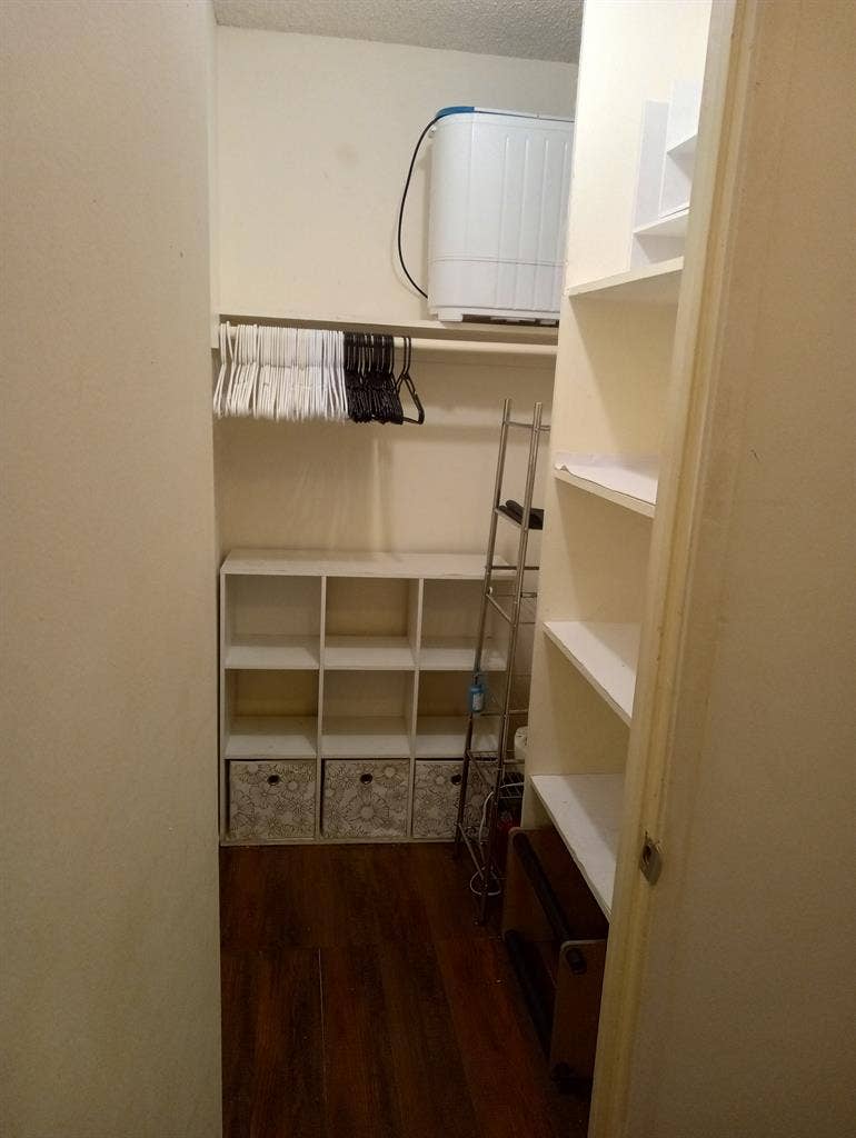 Anaheim room, private bath, carport