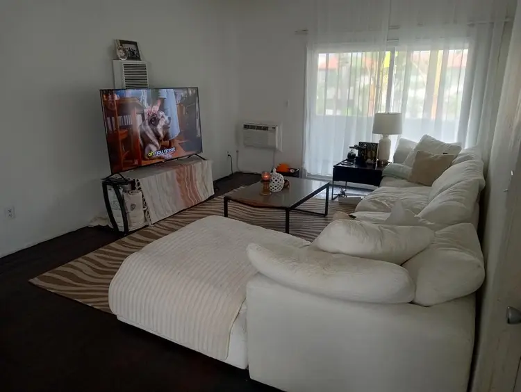 Anaheim room, private bath, carport