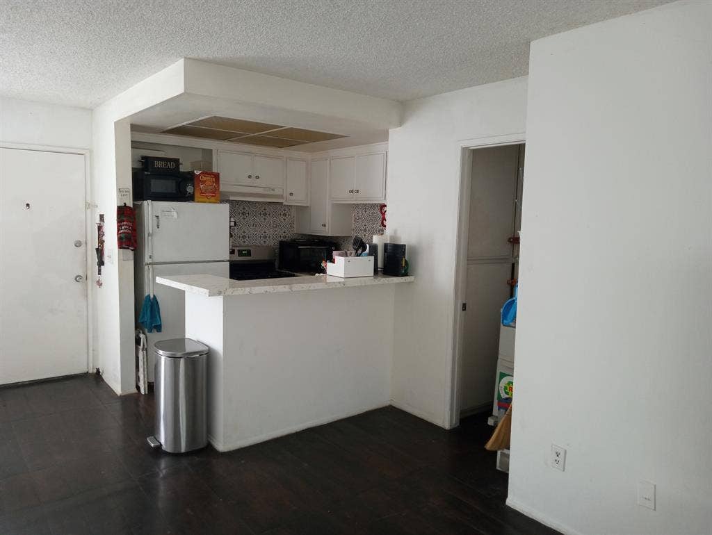 Anaheim room, private bath, carport