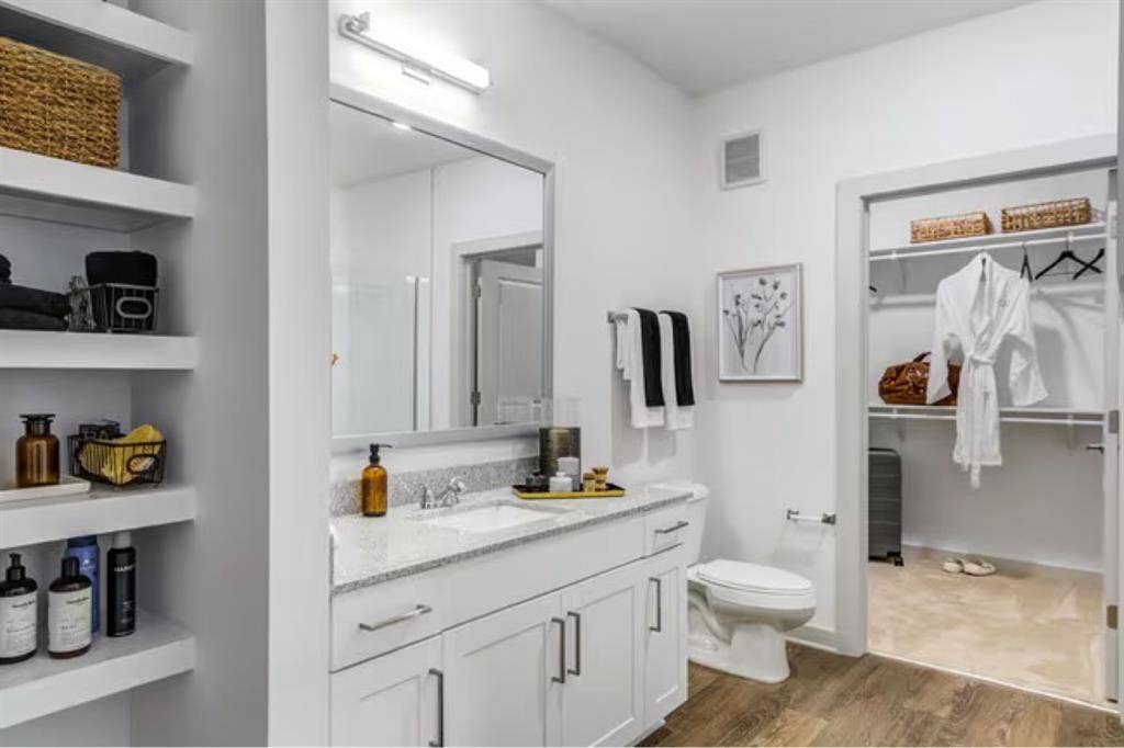 Looking for a roommate ASAP