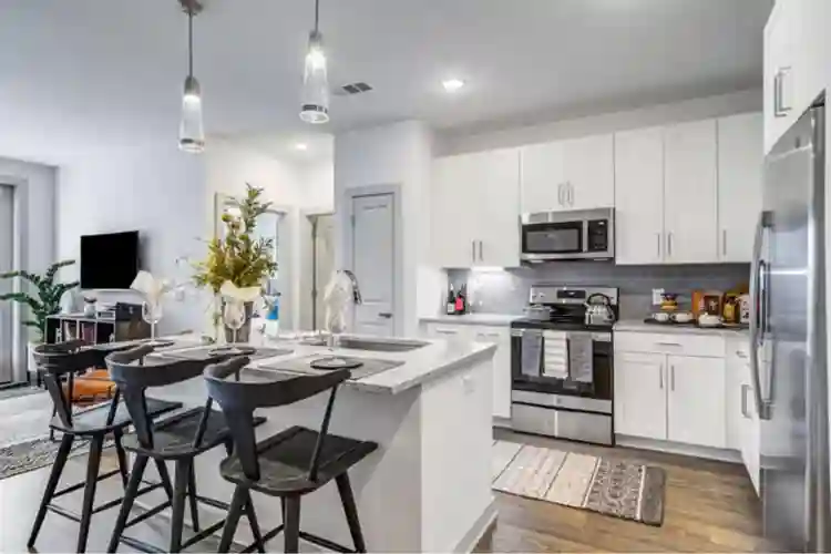 Looking for a roommate ASAP