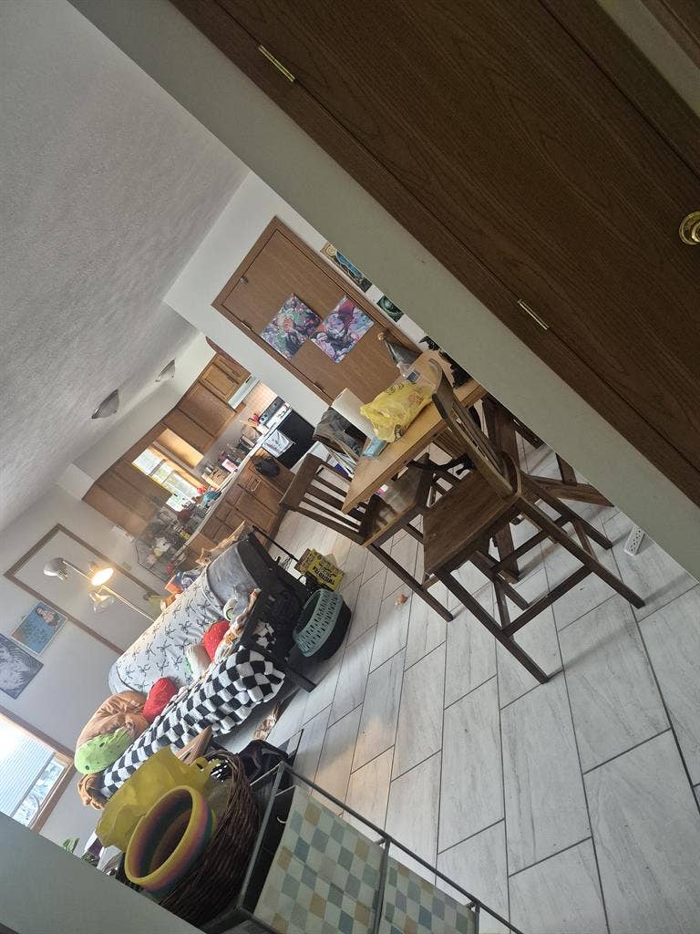 Looking for 2-3 roommates