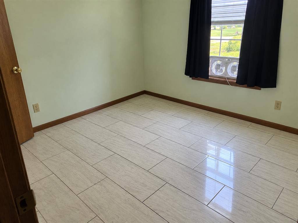 Looking for 2-3 roommates