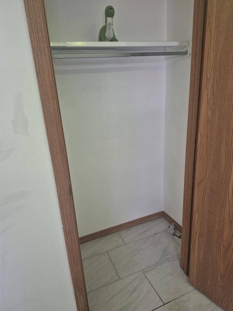 Looking for 2-3 roommates