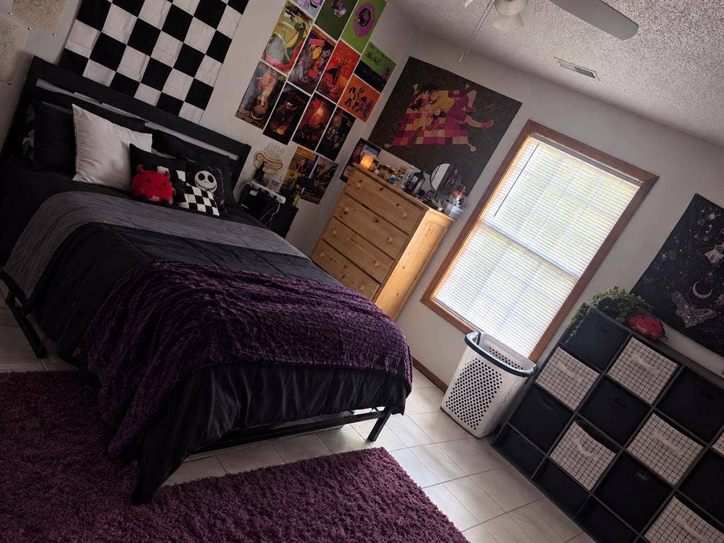 Looking for 2-3 roommates