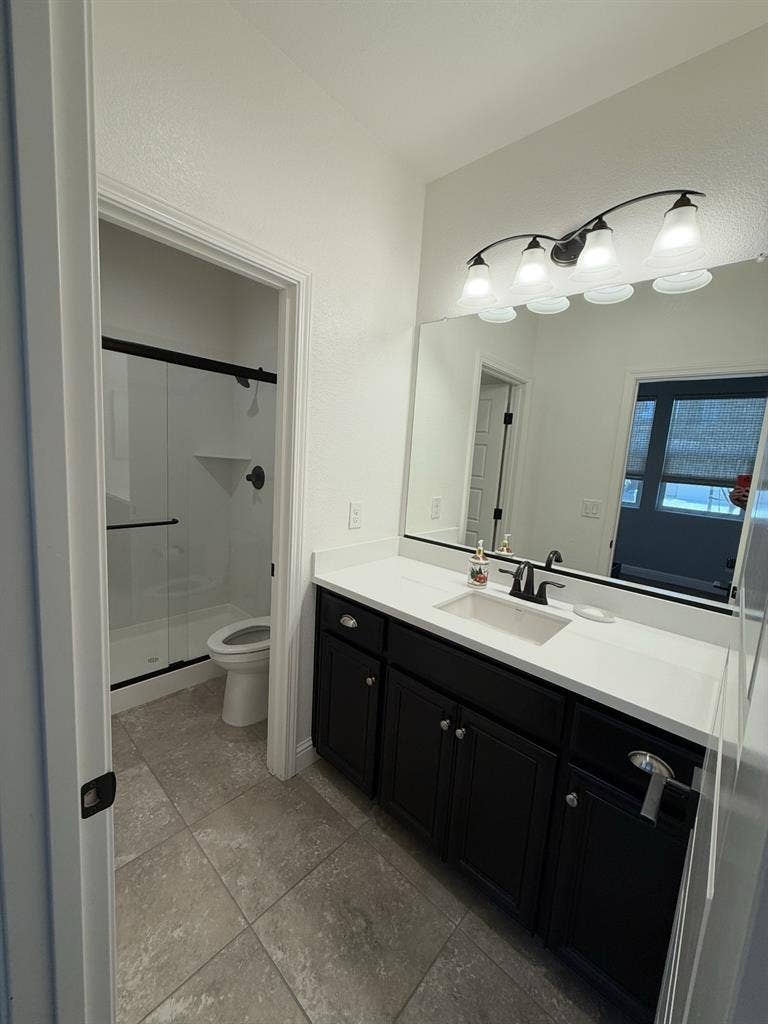 (2) Rooms Available Rent