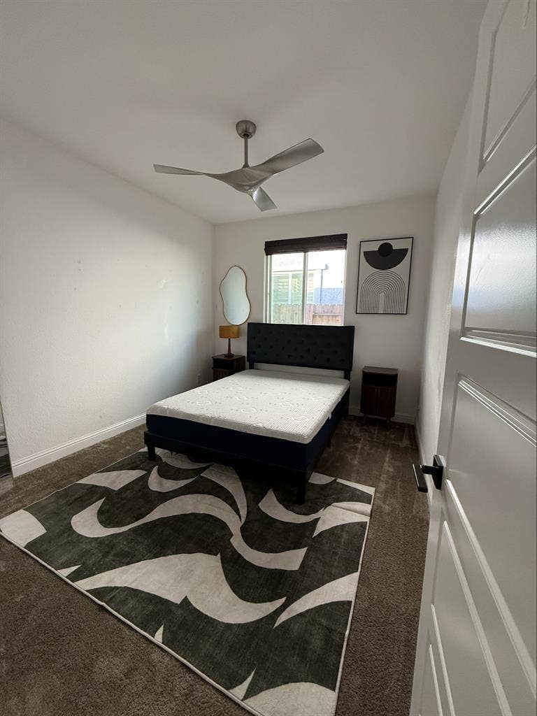 (2) Rooms Available Rent