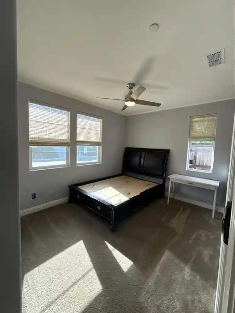 (2) Rooms Available Rent