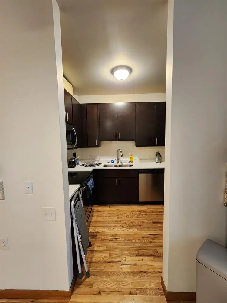 Looking For Roommate