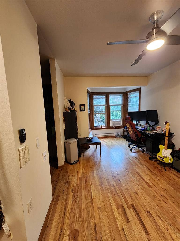 Looking For Roommate