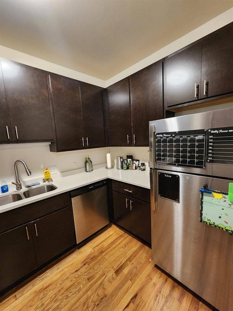 Looking For Roommate