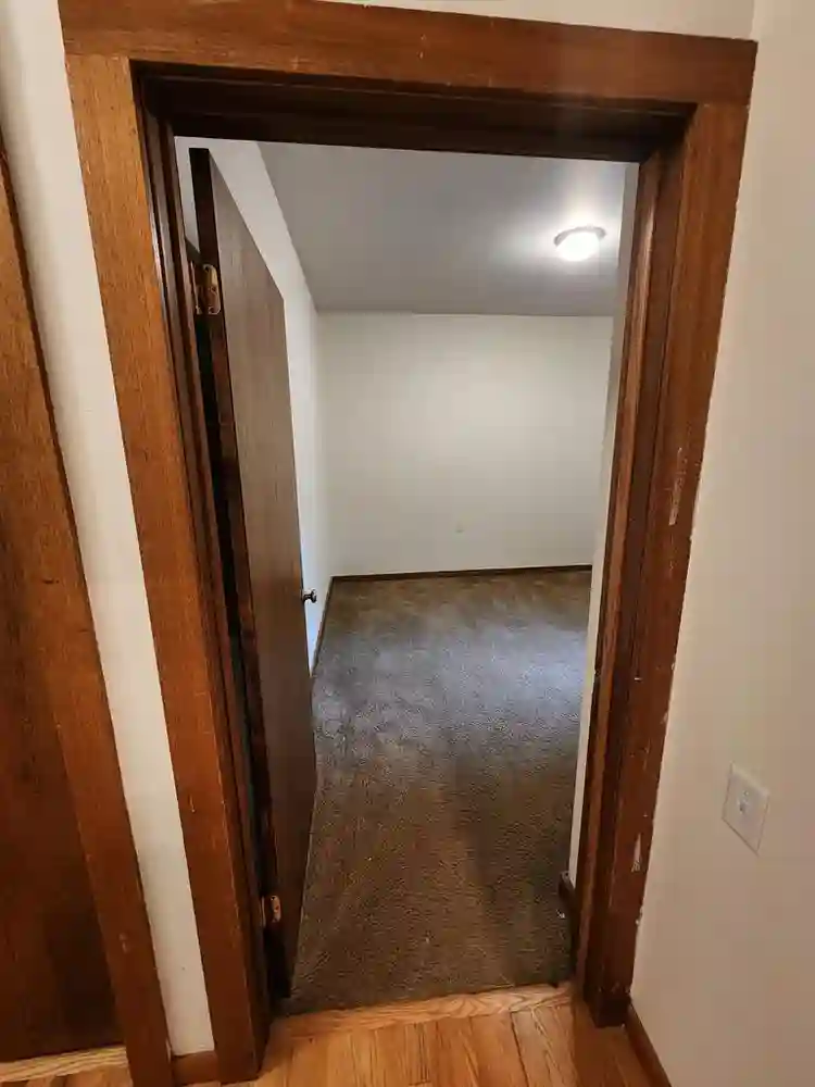 Looking For Roommate