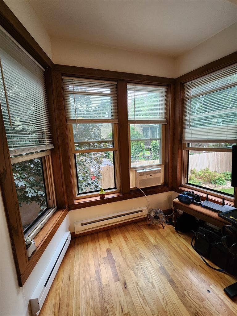 Looking For Roommate