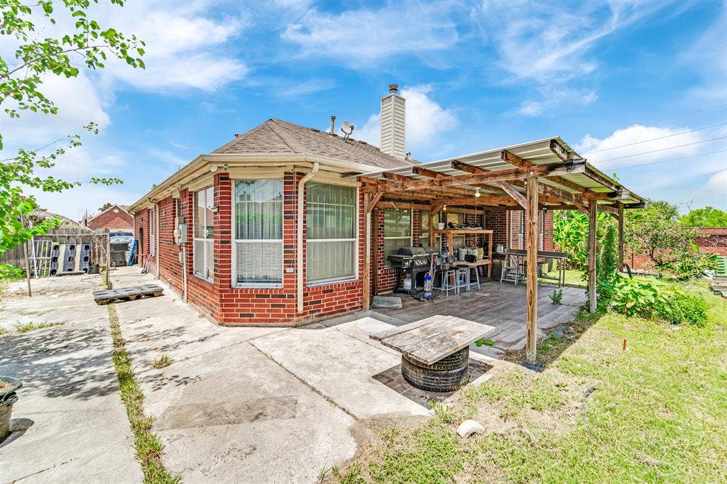 Shared Room Available-Bellaire area