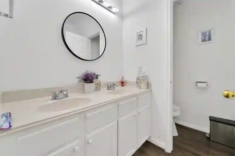 Shared Room Available-Bellaire area