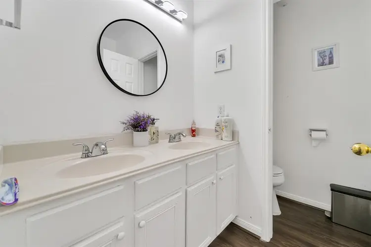 Shared Room Available-Bellaire area