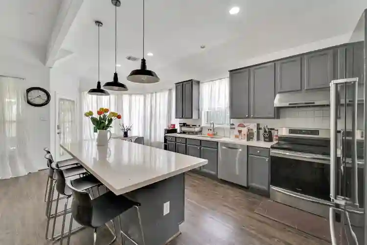 Shared Room Available-Bellaire area