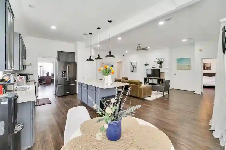 Shared Room Available-Bellaire area