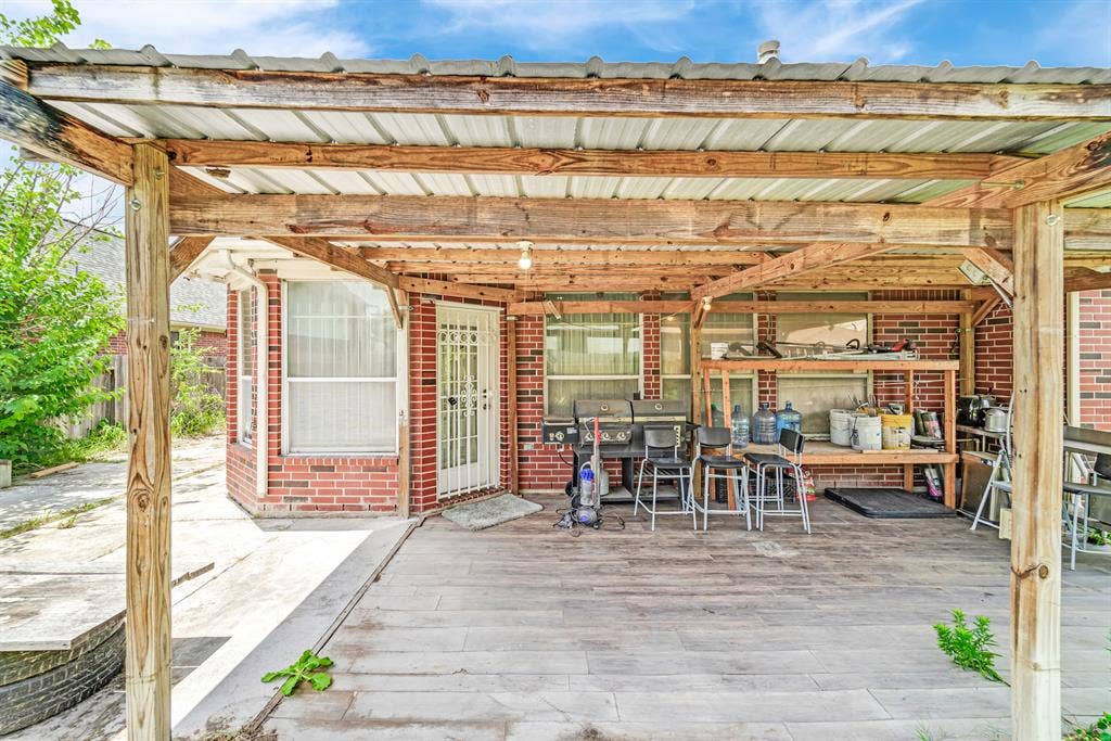 Shared Room Available-Bellaire area