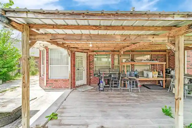 Shared Room Available-Bellaire area
