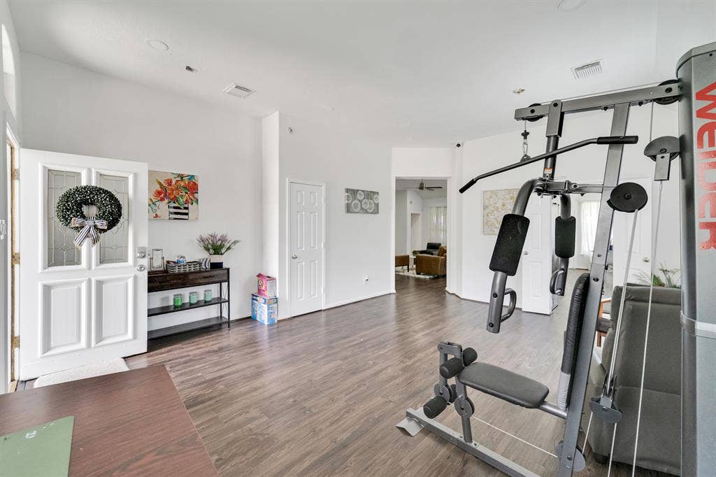 Shared Room Available-Bellaire area
