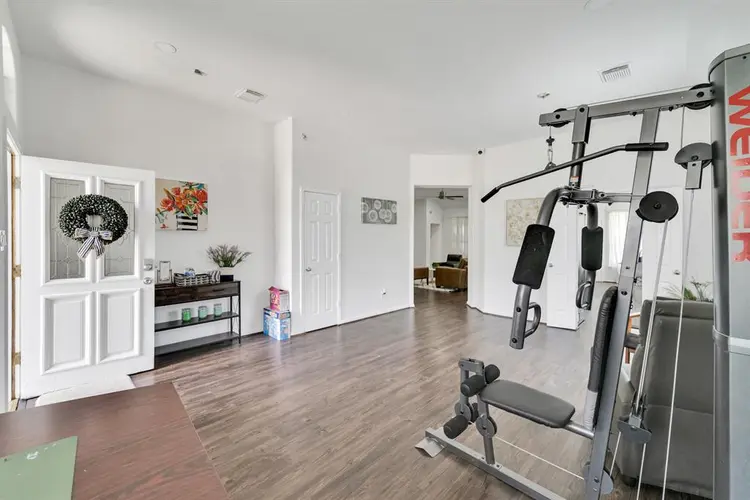 Shared Room Available-Bellaire area