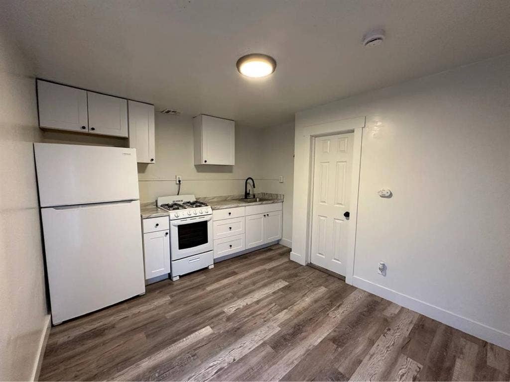 1 bedroom with all Utilitiess