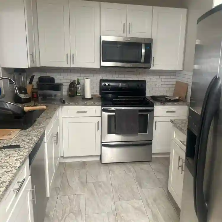 House with 3 guys. Move Nov/Dec.