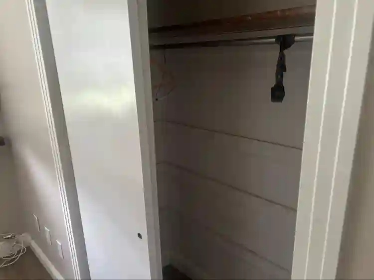 House with 3 guys. Move Nov/Dec.