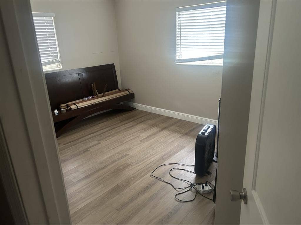 House with 3 guys. Move Nov/Dec.
