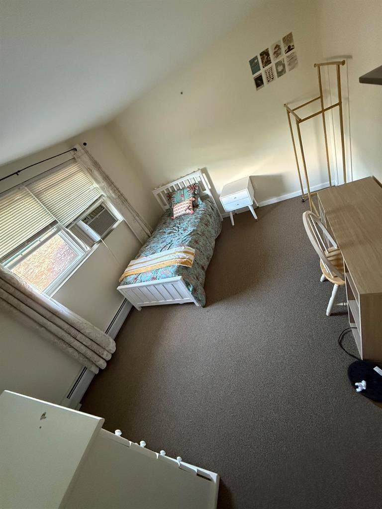 Private Room for Rent – Lowell, MA