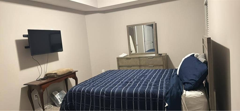 Large Private Room/Bathroom