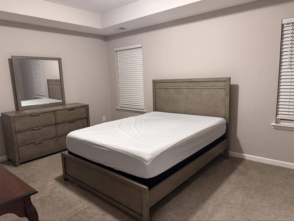 Large Private Room/Bathroom
