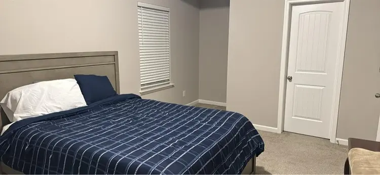 Large Private Room/Bathroom