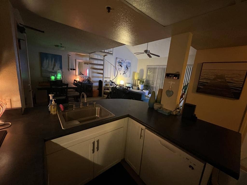 Coastal Life Solana Beach Master BR