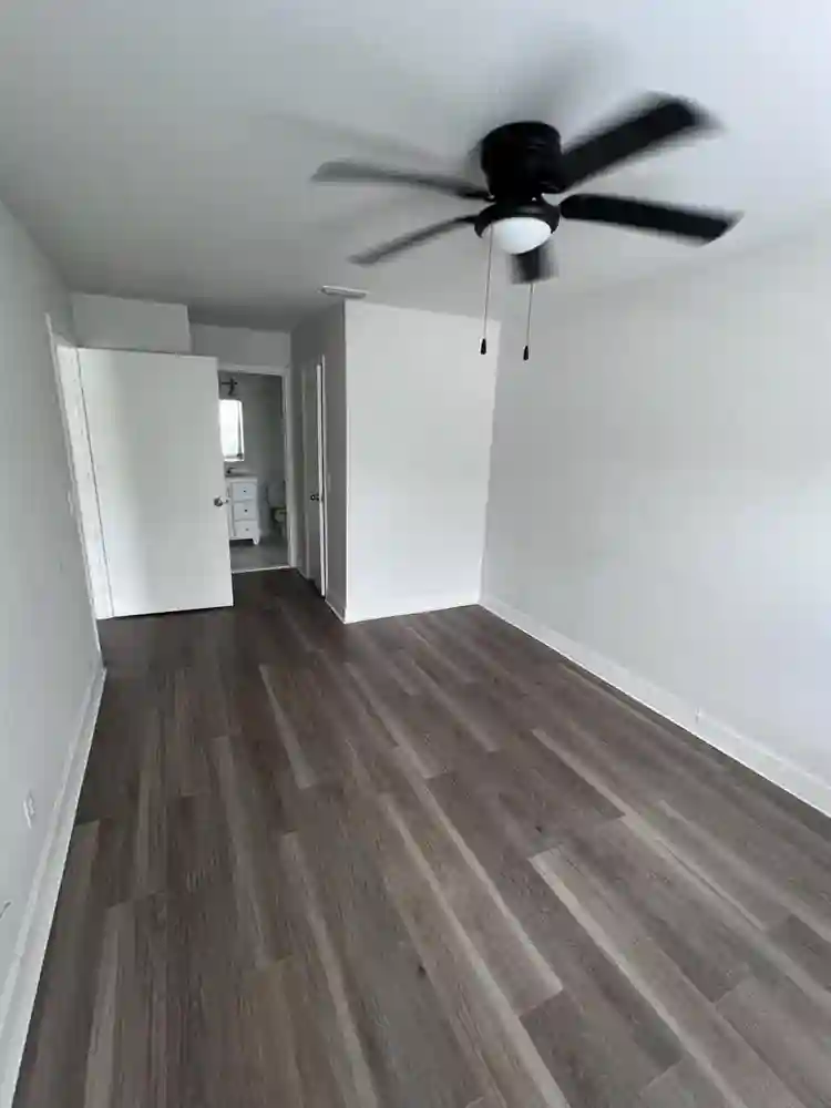 3 Bedroom (Free Wi-Fi) & No Deposit