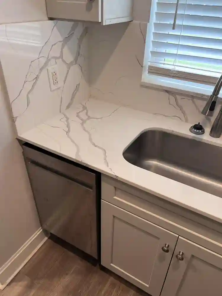 3 Bedroom (Free Wi-Fi) & No Deposit