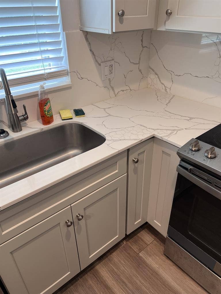 3 Bedroom (Free Wi-Fi) & No Deposit