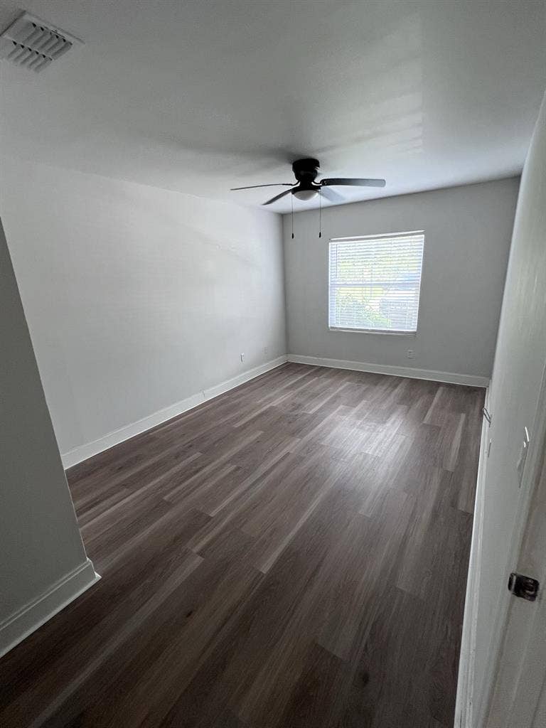 3 Bedroom (Free Wi-Fi) & No Deposit
