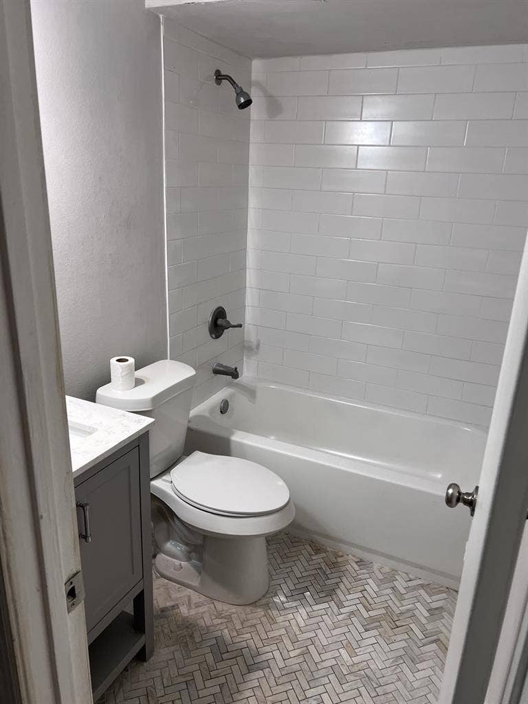 3 Bedroom (Free Wi-Fi) & No Deposit