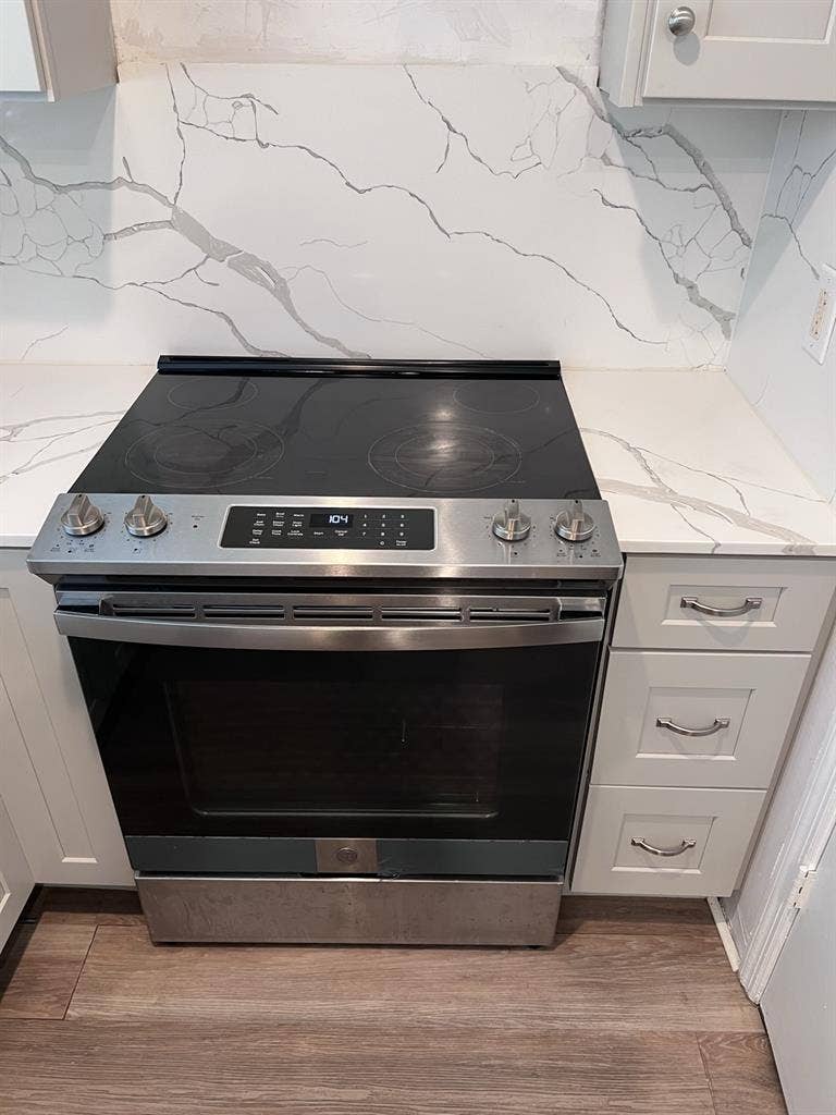 3 Bedroom (Free Wi-Fi) & No Deposit
