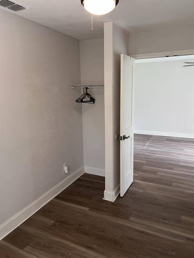 3 Bedroom (Free Wi-Fi) & No Deposit