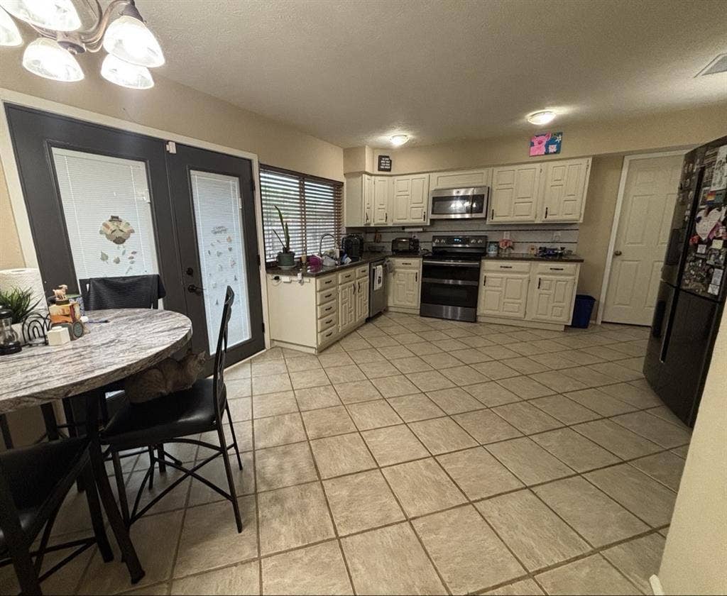 PRIVATE FURNISHED ROOM AVAILABLE