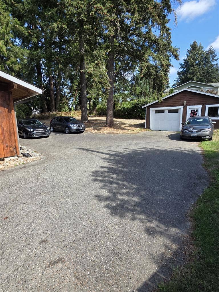 1 bed 1 bath (shared) house.