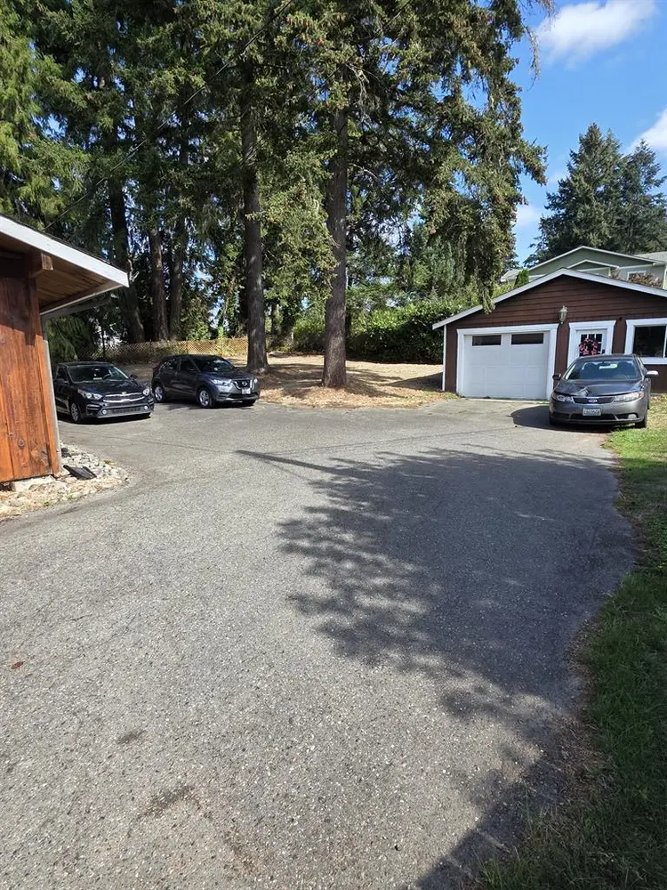 1 bed 1 bath (shared) house.