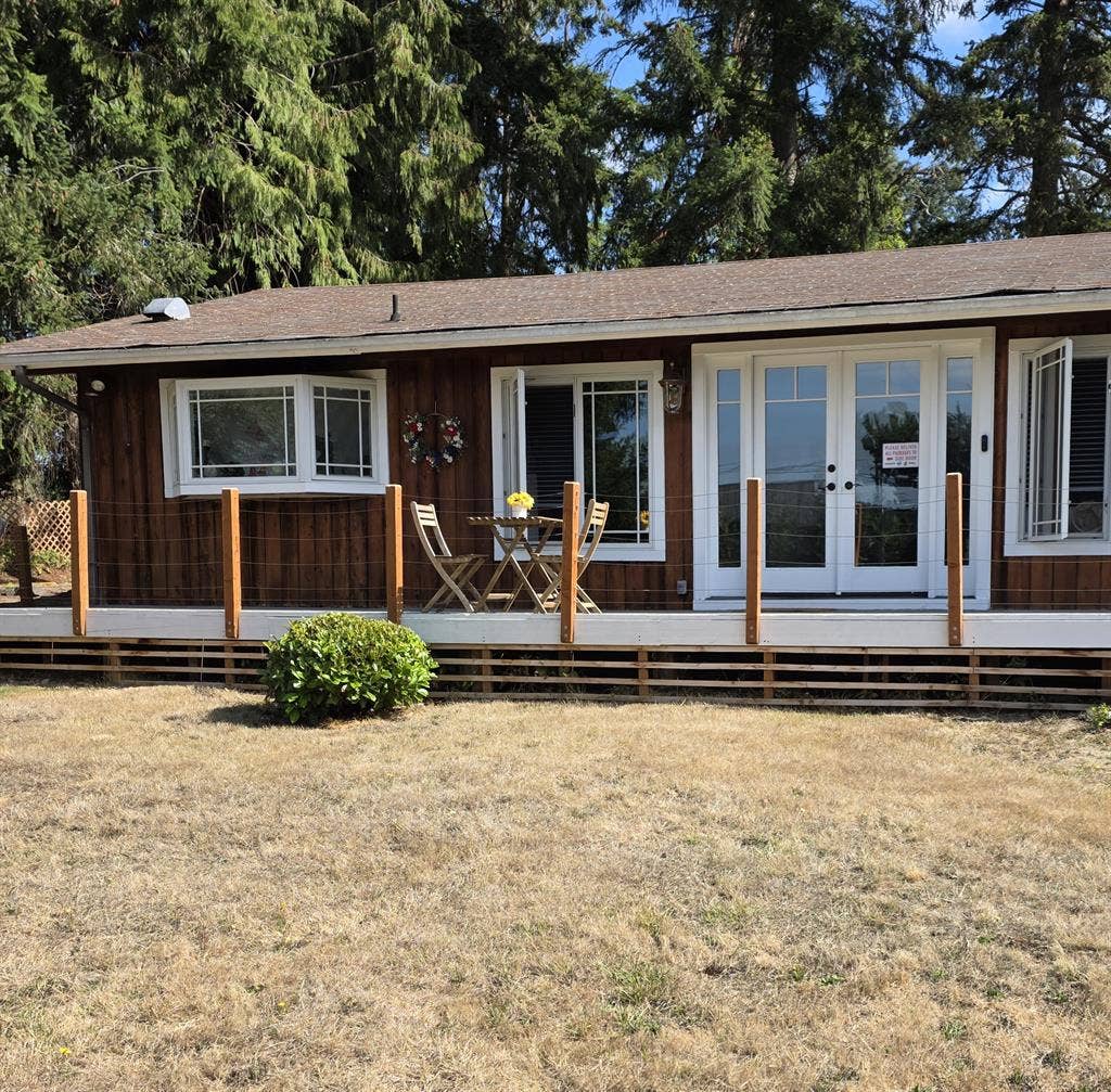 1 bed 1 bath (shared) house.