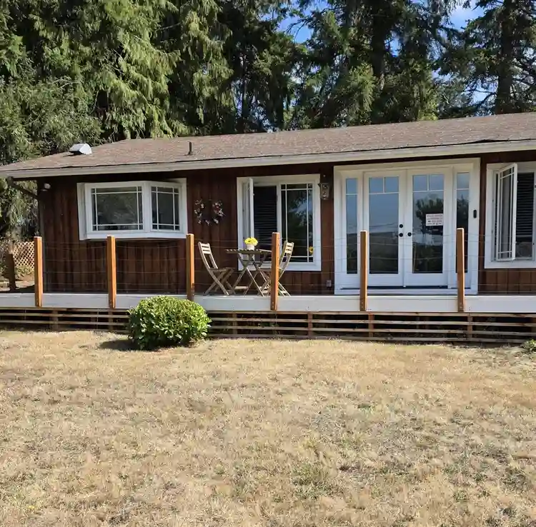 1 bed 1 bath (shared) house.