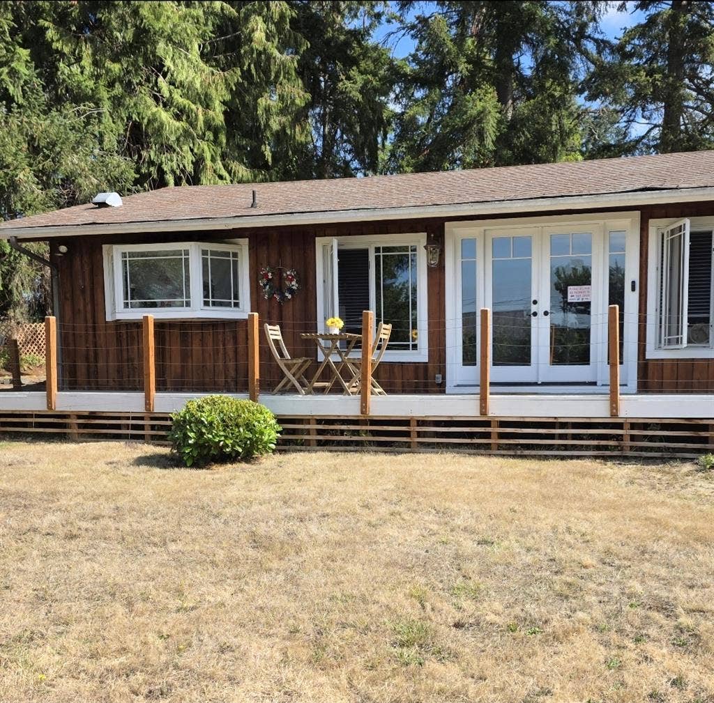 1 bed 1 bath (shared) house.